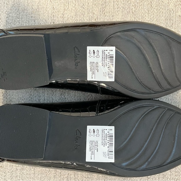 Clarks Black Crocodile Embossed Leather Loafers - Picture 4 of 4